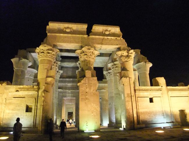 すっかり暗くなりました。<br />ライトアップされています。<br />