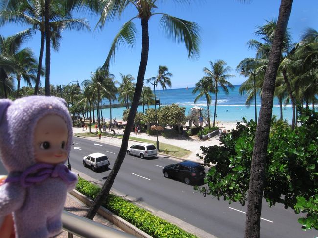 ホテルに到着。<br />ビーチが目の前。空も海も青さが日本とは違います。<br />