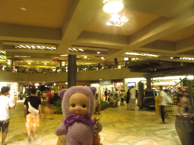 お夕飯後はロイヤルハワイアンSCをぶらぶら。<br />