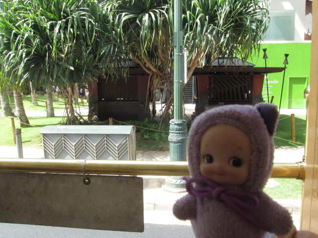 その後はトロリーに乗ってアラモアナへお買い物にでかけます。