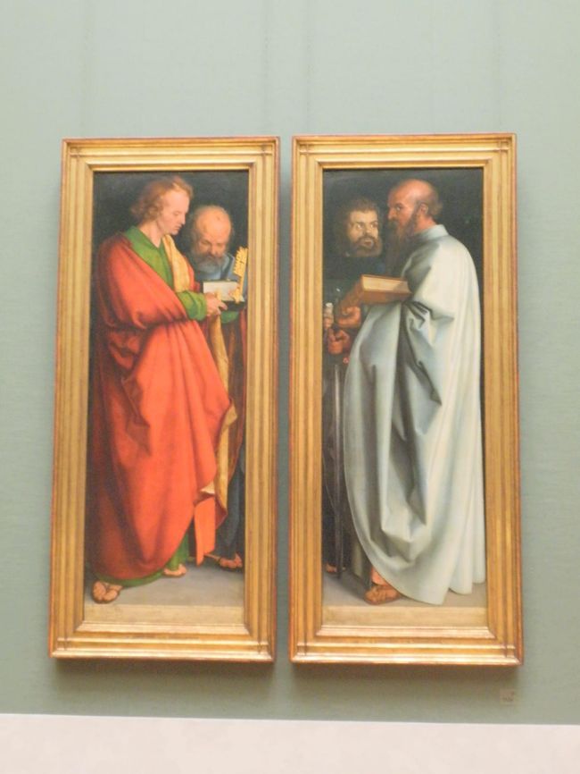 そう、デューラーの「四使徒」です。<br />ちょうど、デューラーの自画像が特別展できていたようでした。<br />(ただし別料金で入場できず！）<br />仕方ないので絵葉書を購入。<br />意外にも（？）イケメンです。