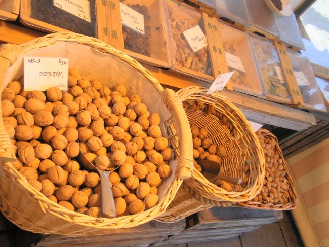 すべて、パン作りの材料にしよう！<br />(実際には、作る前に食べてしまいましたが･･･(汗)）<br /><br />ただし、値段は･･･というと、中央駅近くのデパートの地下街の売り場と、それほど変わりません。<br /><br />