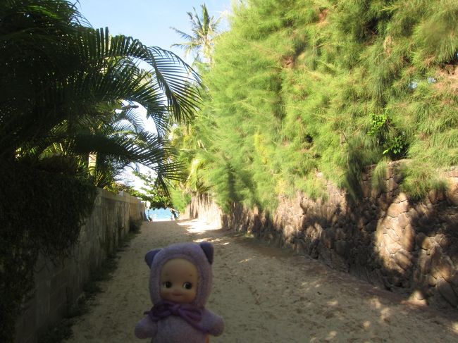 最後は、天国のビーチと言われるラニカイビーチに立ち寄ります。<br />細い路地を抜けるあたりも、なんか房総っぽい。<br />