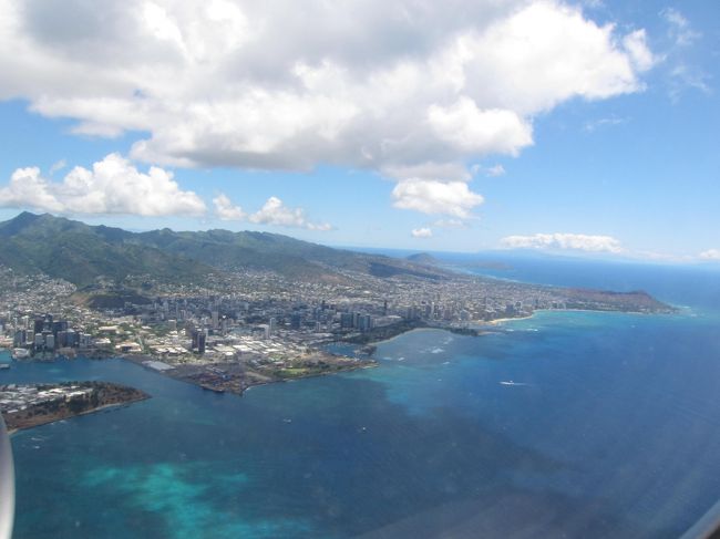 離陸です。<br />飛行機の窓からワイキキが見えます。<br />またね〜。