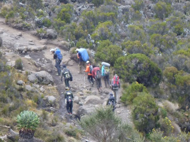 ゼブラロックから戻ってくると、24時間テレビのイモトさんと、立木早絵<br />さん御一行が下山されていました。