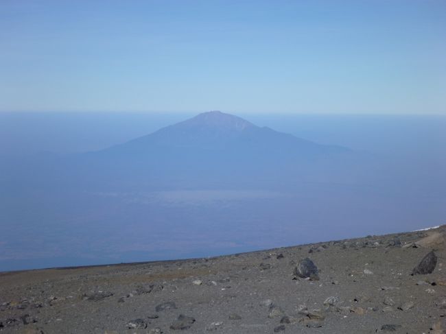メルー山が眼下に見えます