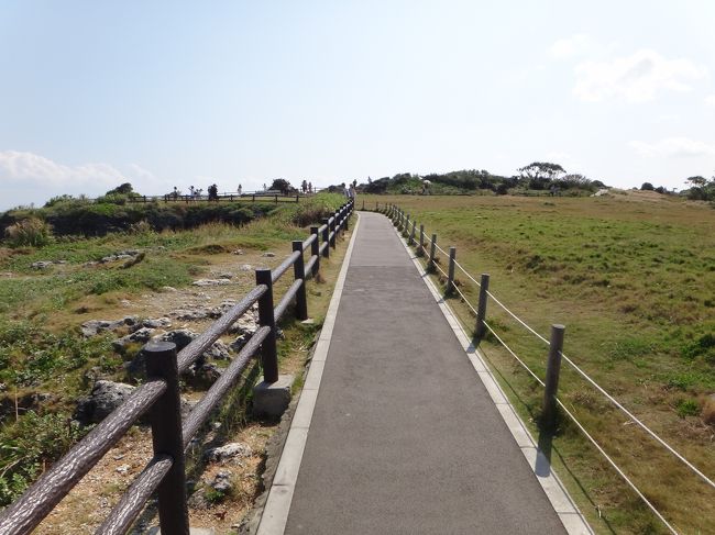 遊歩道を進みます。<br /><br />天気がいいので気温も朝からグングン上がって、<br />汗がどんどん出てきます。