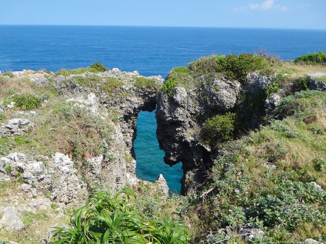 遊歩道の外側はキケンです。