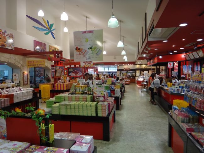 10時過ぎの店内は空いています。