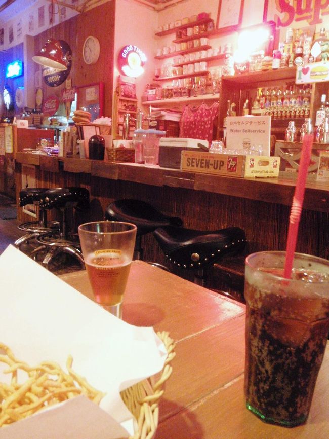 アイスを食べたり〜、夜の10：30には、あぐーのハンバーガーを食べたり。<br />旅行中は無礼講！？<br />