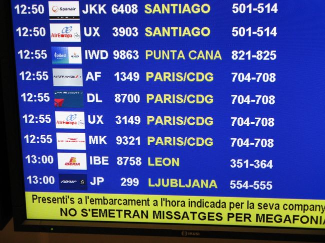 バルセロナのホテルをチェックアウトし、列車で空港まで来ました。疲れている時には鬱とうしい楽器の演奏者が乗っています、これだけで生計立てれるのでしょうか。幸い込んでて自分の車両には来ないと思った次の瞬間、金だけ取りに廻って来ました。当然狸寝入りです。<br /><br />そして、空港到着と思いきや連絡バスで出発ターミナルへ、遠い遠い、バスはうなる（ドイツのルフトハンザバスとは大違いです。）<br /><br />ＡＮＡの乗り継ぎ運賃で予め予約しておいた。エールフランスでパリへ。<br />