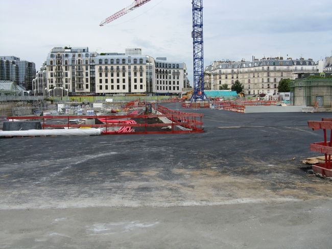 レアール駅で下車、地上に上がります。ホテルにチェックイン。<br />