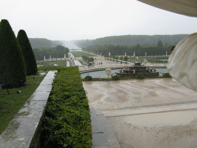 外に出た途端雨が．．．。