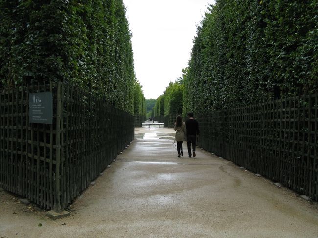 昔はそこらじゅうが馬場場だったんでしょうが今はトイレがあります。そのトイレと小さなカフェ以外雨宿りできそうな場所はなく．．．<br />スタンドカフェでサンドイッチとコーヒーをいただき身体を温めます。