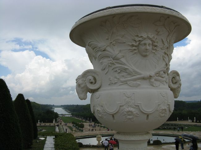 こいつで雨宿り、みんなずぶ濡れでしたが自分はこれで結構助かりました。