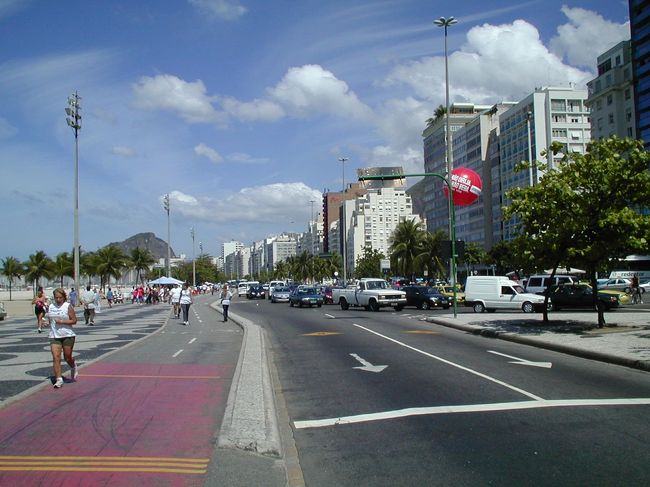 ビーチ横の道路