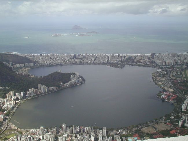 ポン・ヂ・アスーカルからリオの湾を望む