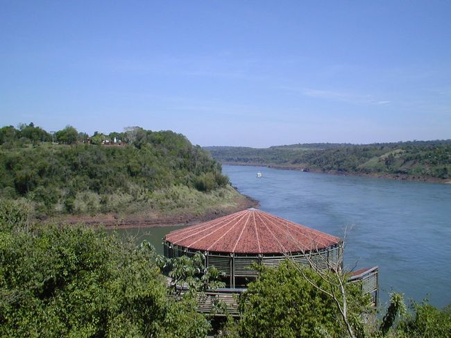 イグアスの滝近くのブラジル、アルゼンチン、パラグアイの国境近辺