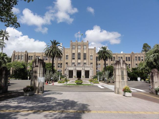 宮崎県に行ったら、県庁舎は、一応押さえないとね。<br /><br />しかし、主（あるじ）が変わってから観光バスなどは来なくなったとのこと。