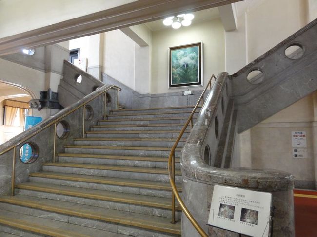 守衛さんが2階までなら見学自由ですからどうぞどうぞとおっしゃってくださったので行っみます。