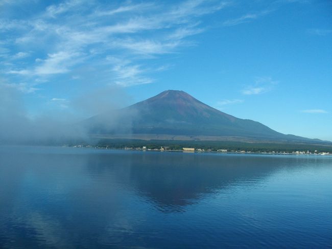 早朝 山中湖畔にて、逆さ富士を眺める ！』富士五湖(山梨県)の