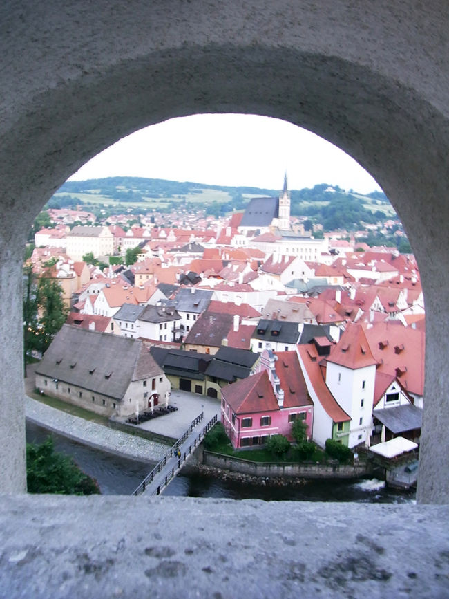 お決まりの場所で、お決まりのアングルの写真。これは撮っておかないと！城壁の穴から撮るのです。