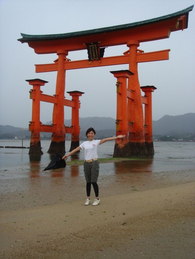 まだ完全に潮は引いてませんでしたが、無理やり鳥居まで歩いていきました。