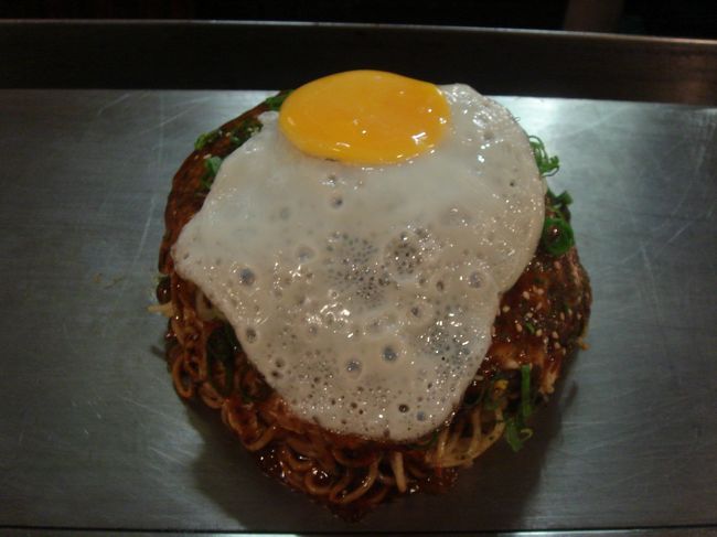 駅前お好みひろばの中の、「電光石火」という店です。<br /><br />たくさん店があって迷い適当に入りましたが、当たりです！<br /><br />近畿日本ツーリストでホテルを予約したんですが、クーポンがいくつかついていて、お好み焼きクーポンもあります！