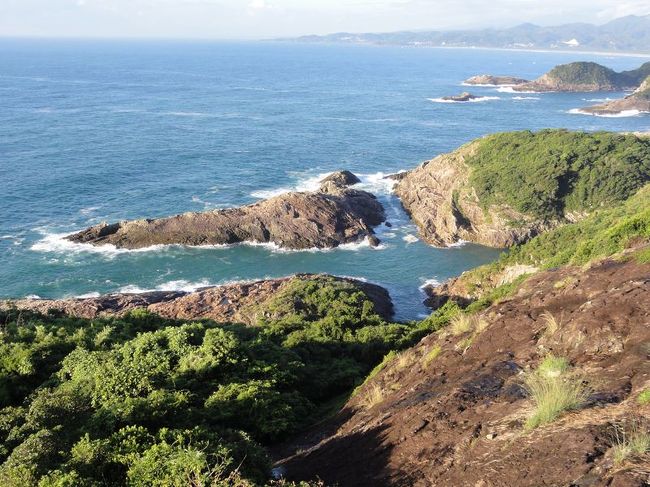 宮崎を出発する前に午前中で高千穂を堪能します。<br /><br />しかし、その前にクルスの海に寄り道です。<br /><br />ここは海岸線が奇跡の浸食具合で十字に見え、上から見ると感じの「叶」という字になっているというスポットです。<br /><br />効果の程は定かではないですが、景色は抜群です！