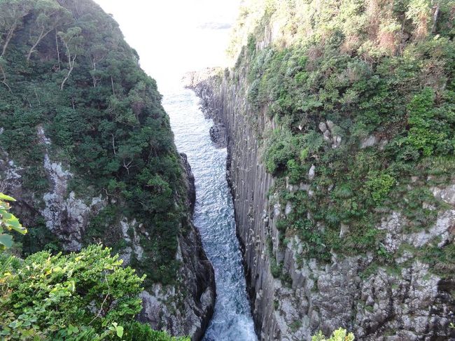 絶景です。東尋坊とはまた違った崖っぷちです。