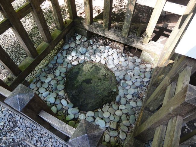 高千穂宮鎮石というパワーストーンです。<br /><br />手をかざすとパワーがみなぎるらしいです。