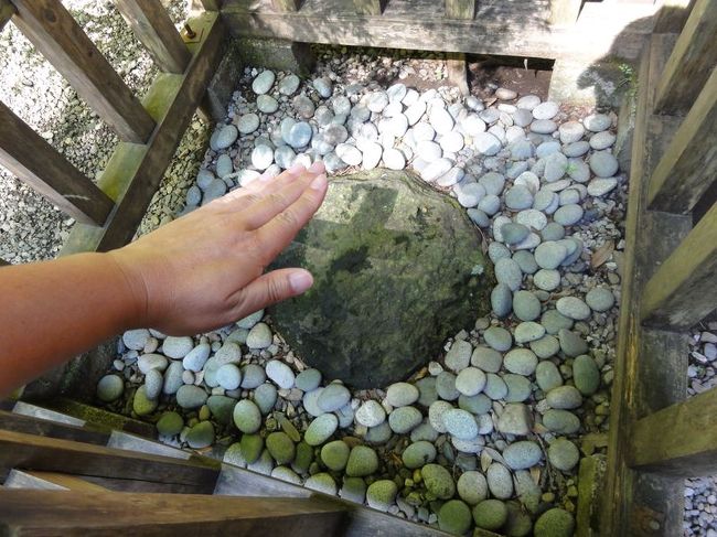 うおぉぉぉーーー。パワーがみなぎってキターーー。<br /><br />最近体重が増え気味なのは、この旅でパワースポットからパワーを分けてもらっているからに違いない！