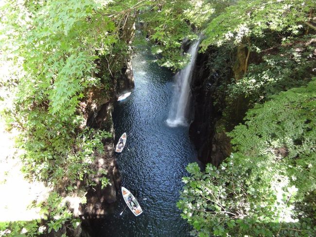 ボートに乗っている人も多いです。