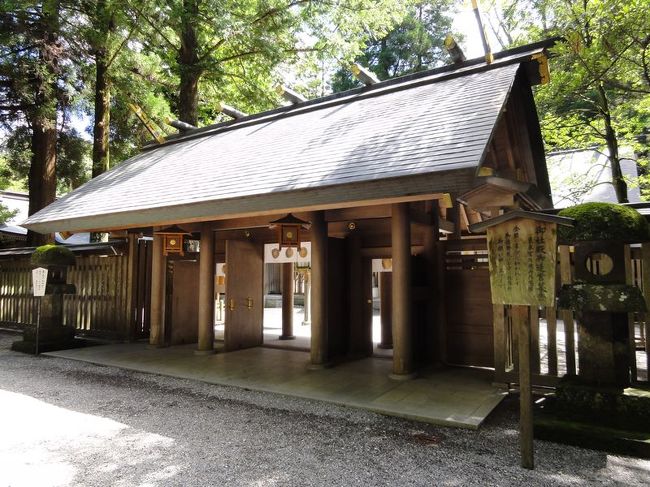 いやー、どこもかしこも厳かです。