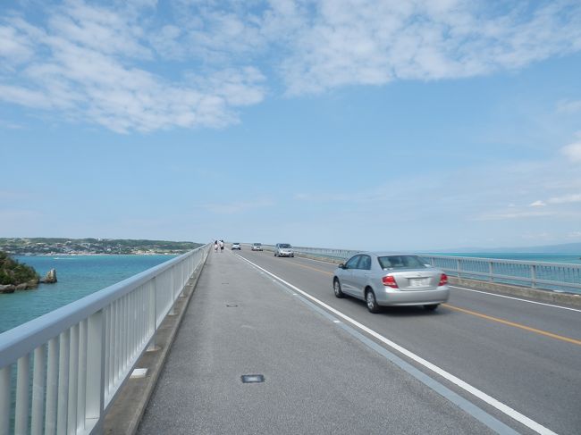 橋の左右に広がる海は素晴らしいグラデーション。<br /><br />ブルーとエメラルドグリーン。<br /><br />写真にはすごく撮りづらいけど。