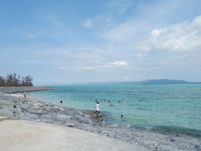 学生とか若い層が多いかな〜。<br />みんな活気があります。<br /><br />三十路を迎えた身には<br />ビーチチェアとパラソル完備のホテルビーチの方が合うなぁ(苦笑)<br /><br />そんなに長居はせず、本日のホテルへ車を走らせます。