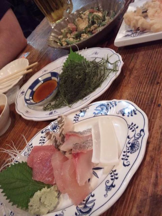 最後の晩餐は「なかむら家」さんで。<br /><br />地元の常連さんと観光客がほどよくブレンドされた客層。<br /><br />刺身もチャンプルーも美味かった〜。<br /><br />オススメのお店です。