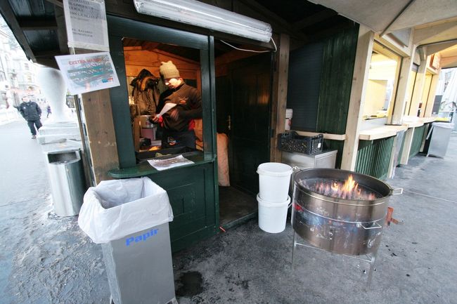 三本橋の近くには開いているスタンドがあったのでこちらで軽く食事。