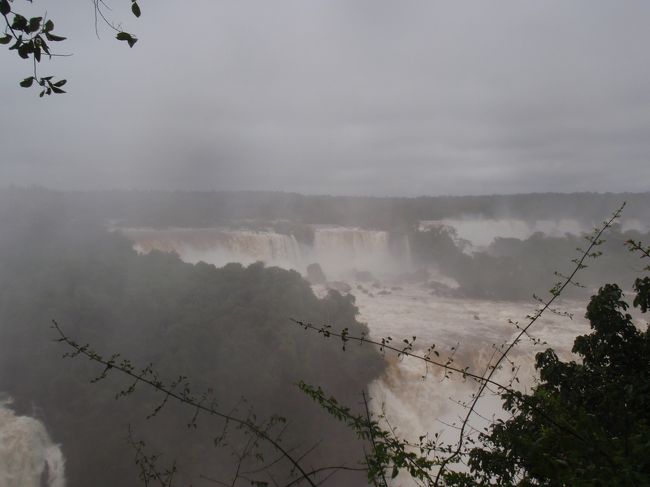 近づいてくると、水しぶきがすごい！！！