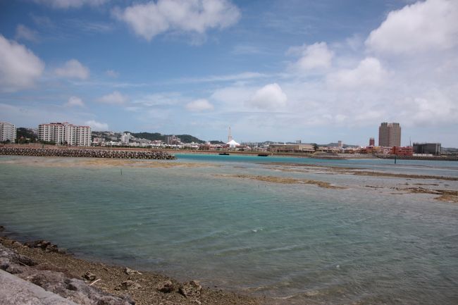 お店の前の海。<br />アメリカンビレッジの観覧車も見えました。