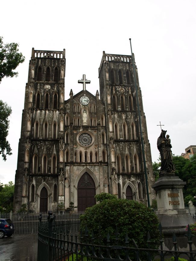 ハノイ大教会(セント・ジョセフ教会) です。<br /><br />私たちは外観のみでしたが、中にも入ることが<br /><br />出来るようです。