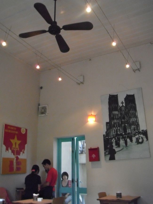 教会そばのカフェ『LA PALACE』で休憩。<br /><br />ガイドブックにも載っているので安心です。<br /><br />雰囲気も良く落ち着けます。