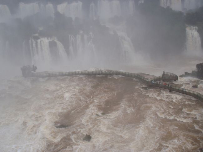 展望台から悪魔の喉笛を見下ろすと、こんな感じ。