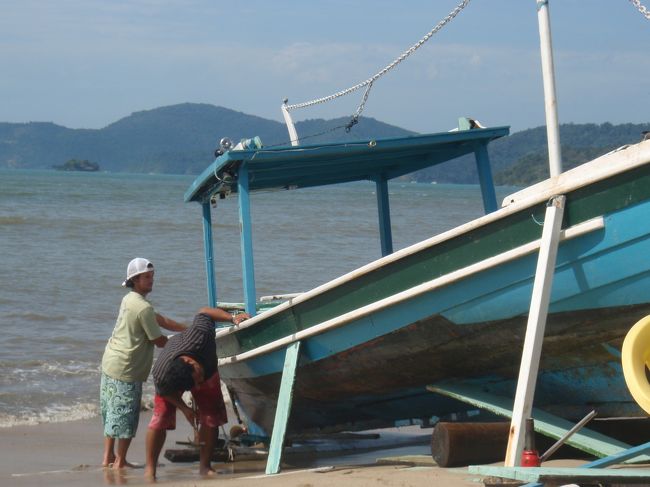 船の修理中・・・