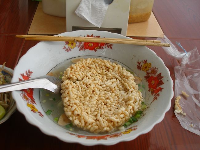 【レストラン１位】<br />《島田紳介が来たと言うカオピャック屋さん》<br />ライスクラッカーは中華のあんかけおこげのお焦げみたいなもので麺を食べ終わったあとに入れるとお粥みたいでさらに楽しめます。<br /><br />お店は朝７時から。托鉢を見て一息ついてから訪れるといいです。