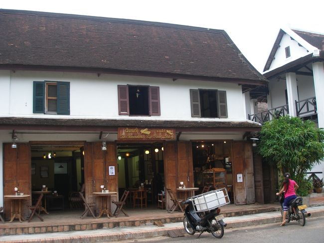 【レストラン４位】<br />《ル　バントン》<br />バケットがお言いしいと勧められたパン屋さん。サッカリン通りをカオピャック屋さんに向かう途中にある。３ナガスホテルなどよりはかなり奥になる。朝６時半からやっているのでツアーなどで８時出発などのときも便利。テイクアウトもできるしエスプレッソなどの珈琲を飲みながら食事もできる。