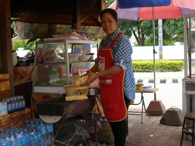 【レストラン９位】<br />《タラート　ダーラのある交差点対面のあるバケット　サンドウィッチ屋さん》