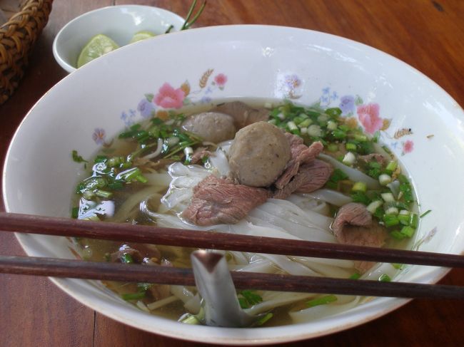 レストラン８位】<br />《パーヤムアンチャン通りのメン屋さん》