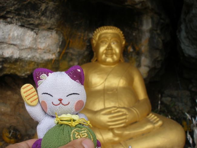 まずはルアンパパンで出会ったアニメや名物キャラクターになってもいいようなゆるキャラの仏像や狛犬などの像を自分の好みでランキングにしてみました。<br />【ルンパパアんで出会ったゆるキャラ神様】<br />１位；プーシーの裏手の仏像群の中に見られたふくよかな像