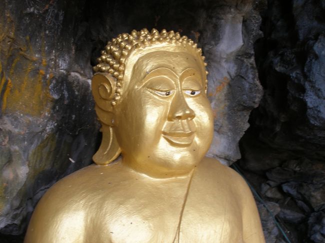 【ルンパパアんで出会ったゆるキャラ神様】<br />１位；プーシーの裏手の仏像群の中に見られたふくよかな像